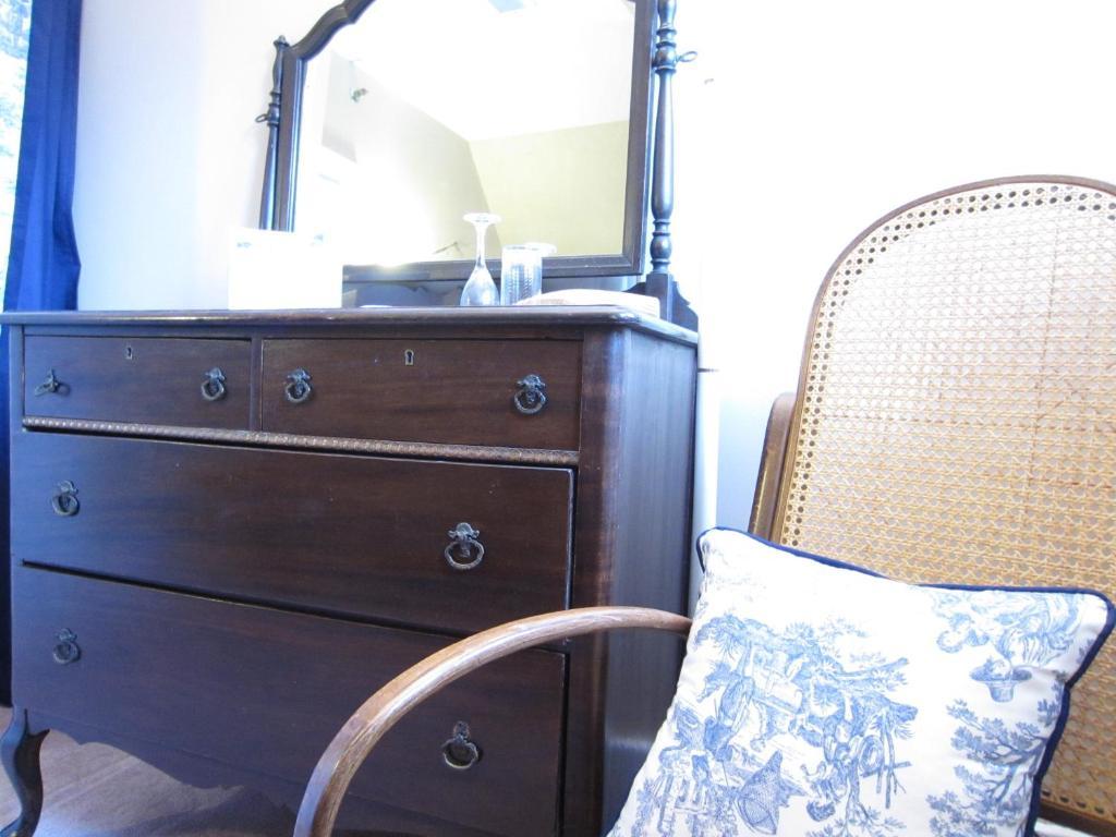 Sleepy Hollow B&B Gananoque Kamer foto